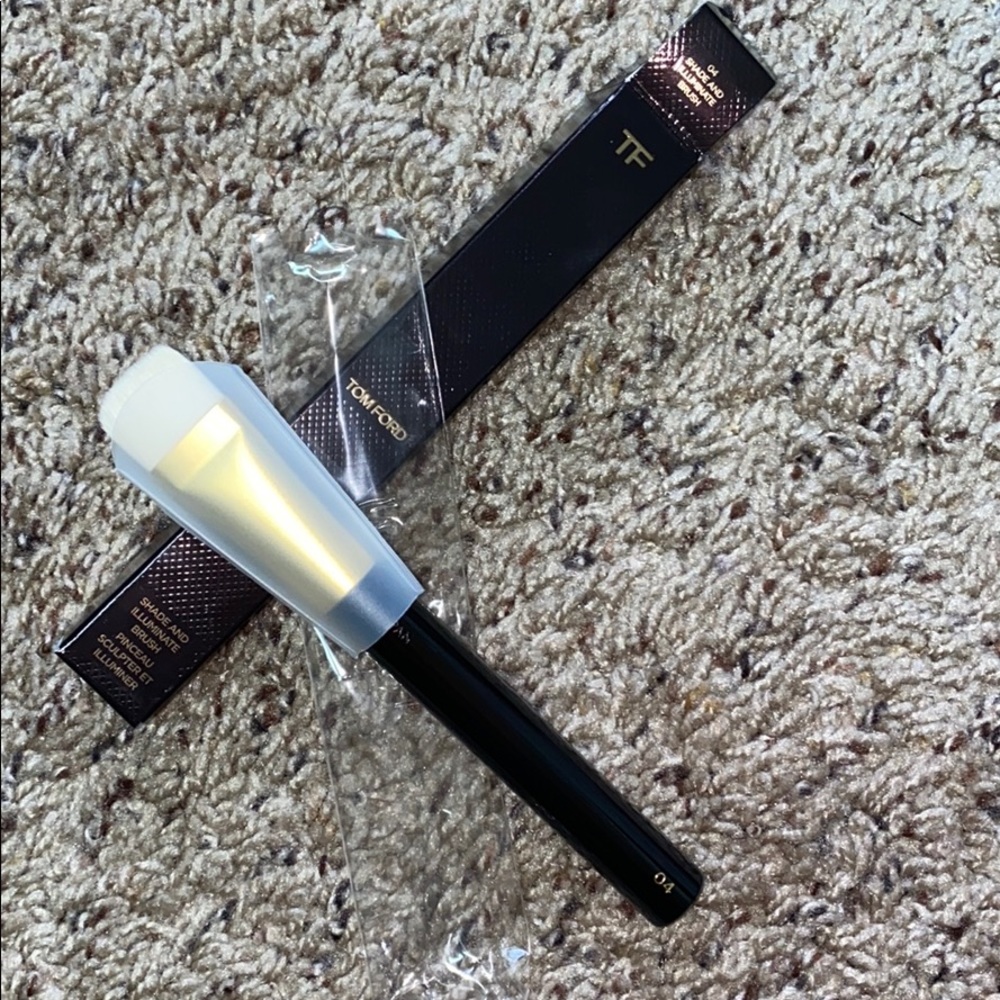 NWT Tom Ford #04 Shade and Illuminate Brush